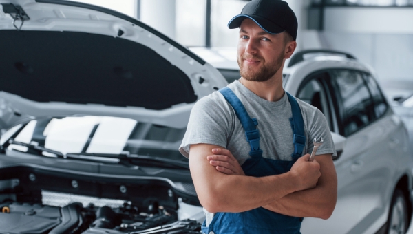 Les 10 outils indispensables pour débuter en mécanique auto