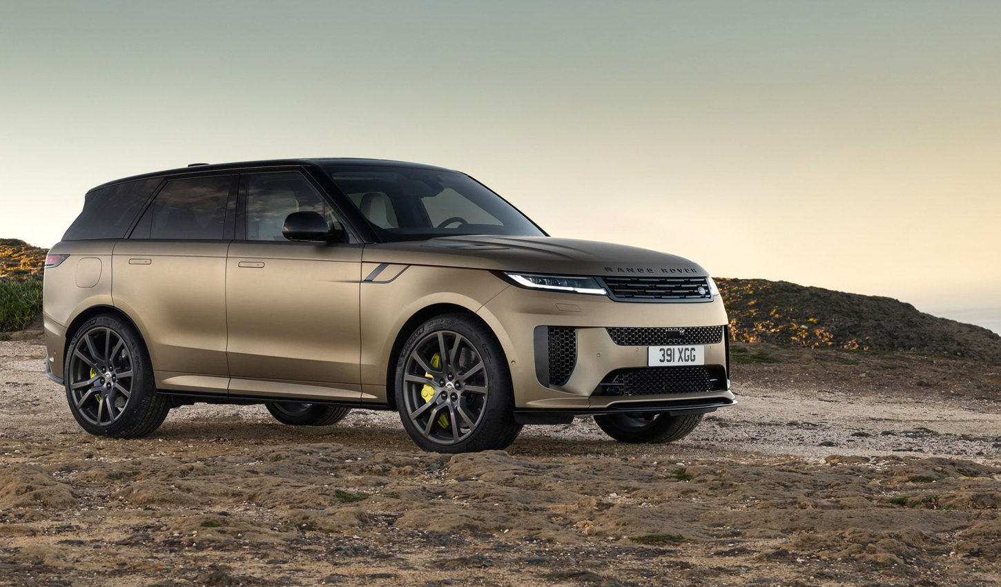 Range Rover Sport SV : le luxe sportif bat des records à Yas Marina